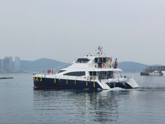 Catamarán de 65 pies