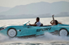 Un jet car azul