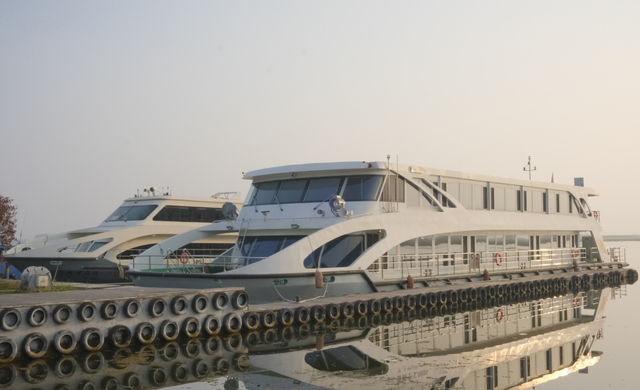 Catamarán de 120 pies