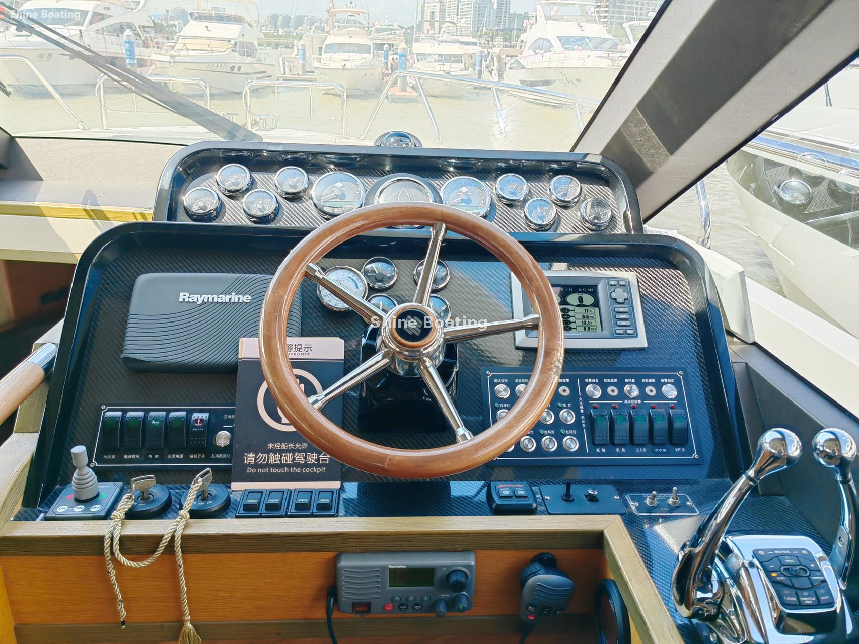 Yate de lujo con flybridge de 52 pies (7)