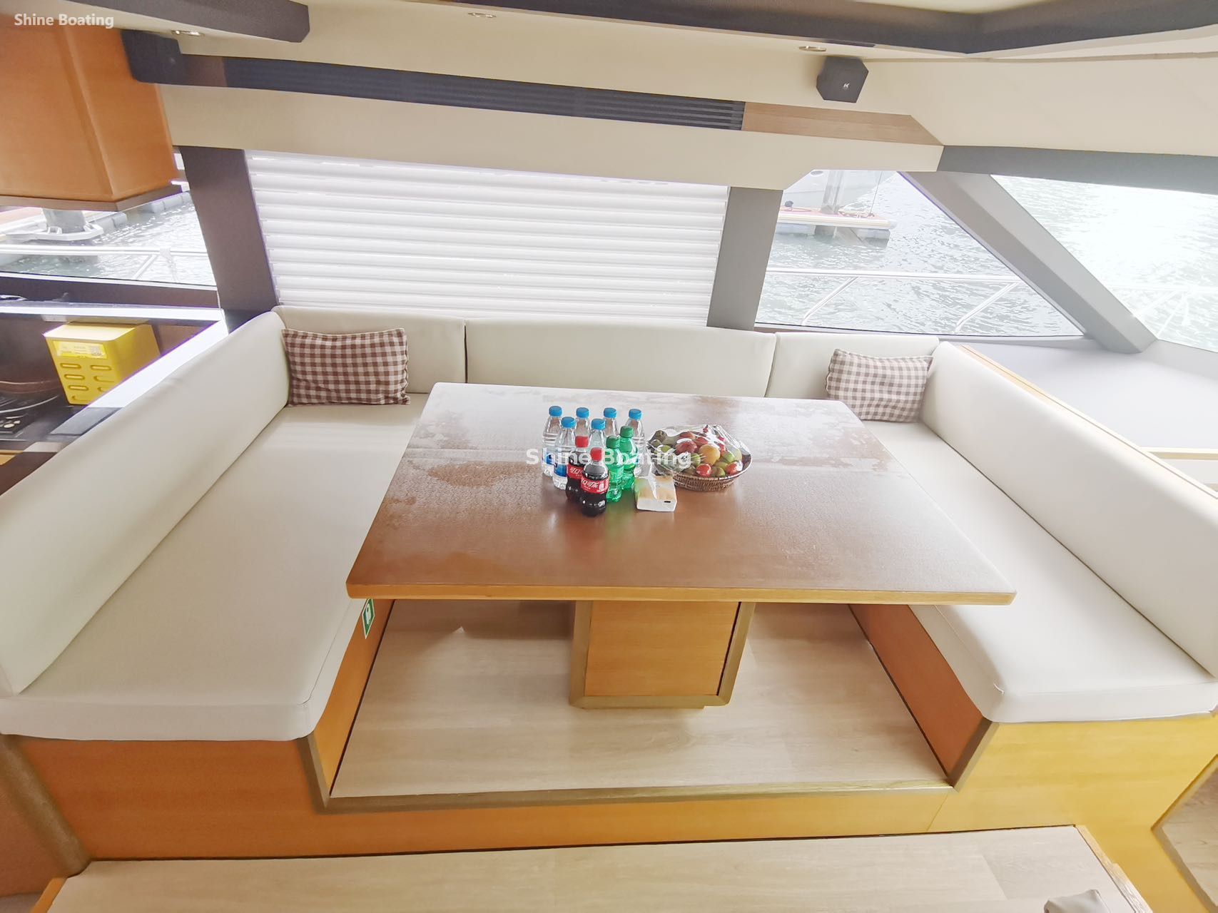 Yate de lujo con flybridge de 52 pies (5)