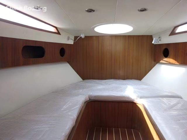 Yate Shine 1008 con cabina privada para dormir con c&oacute;modas literas
