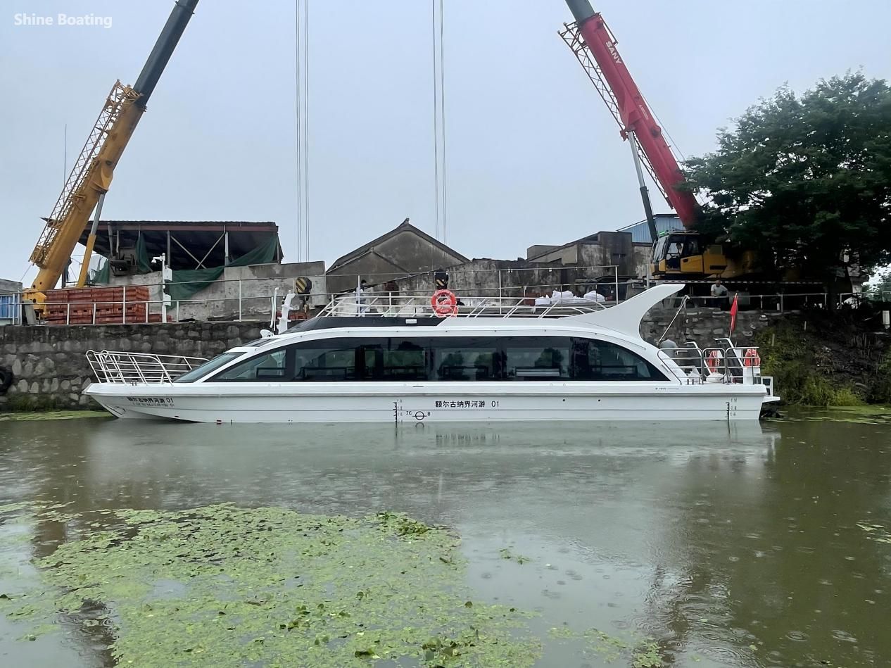 Barco comercial de pasajeros de 20,8 m (1)