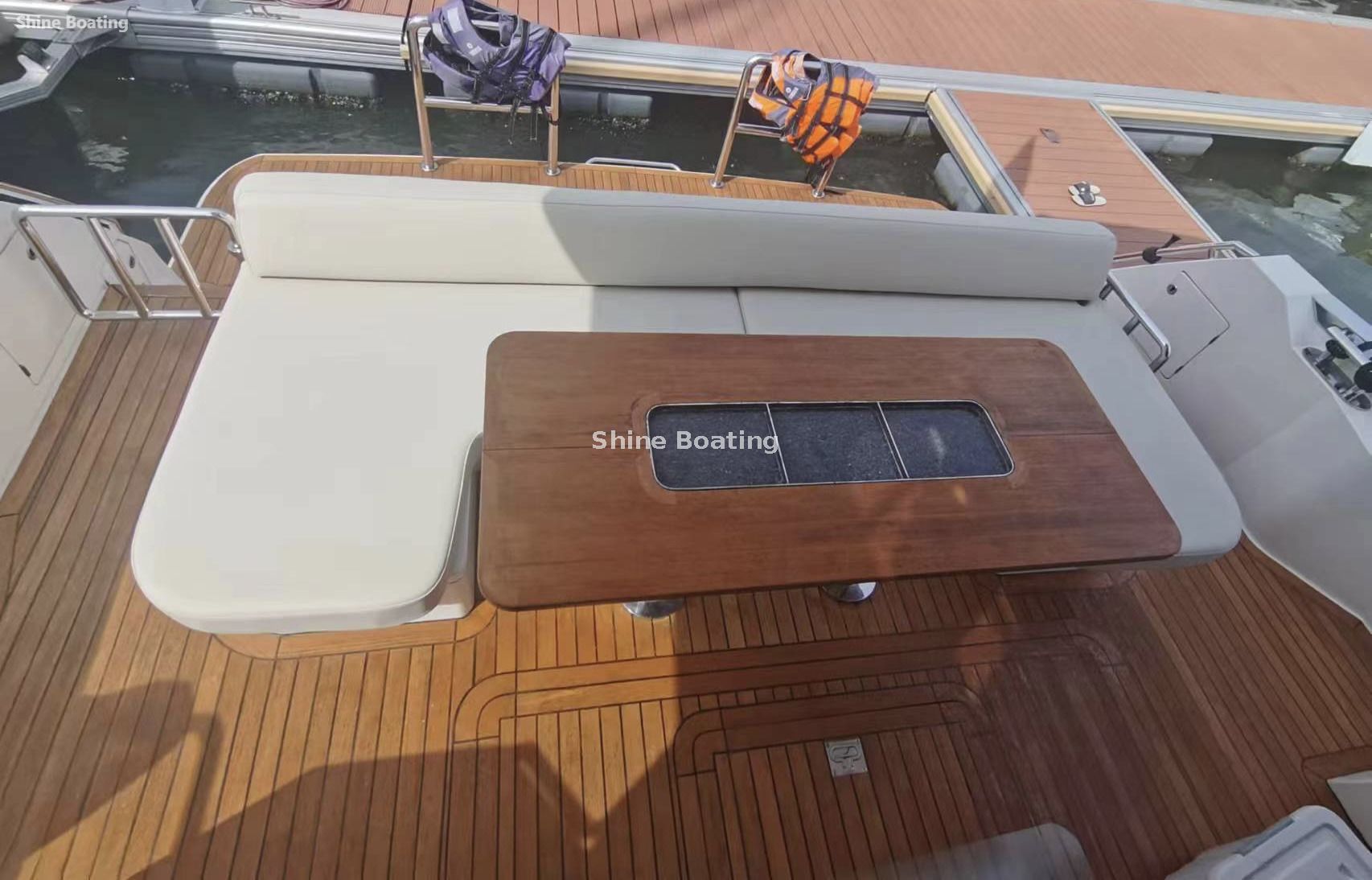 Yate de lujo con flybridge de 52 pies (15)